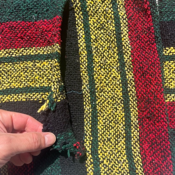 Unisex Rasta Poncho Hoodie Multicolor Woven NO SIZE Reggae Jamaica Island Hippie - Picture 4 of 11